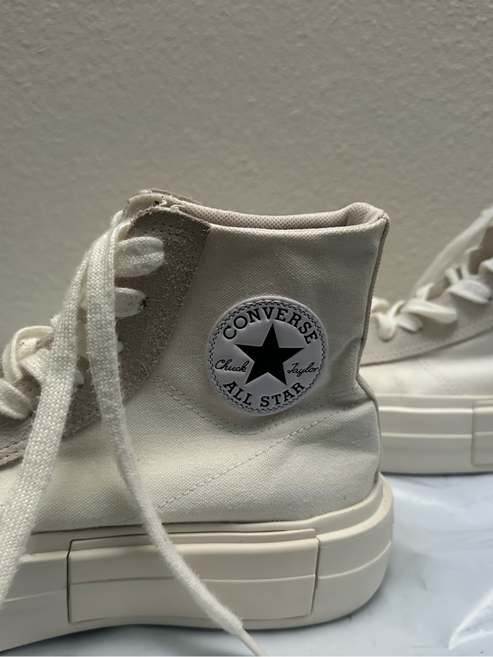 Converse High Top Platform Shoes. Size 9. - Picture 11 of 14